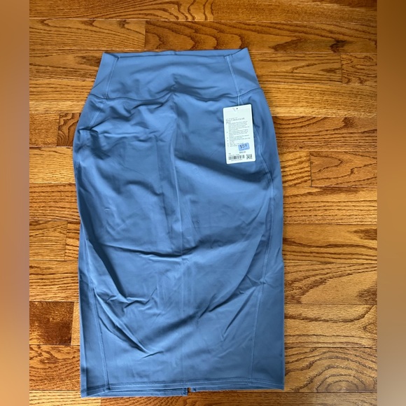 Lululemon NuLu Slim Fit High Rise‎ Skirt - New - Picture 6 of 8